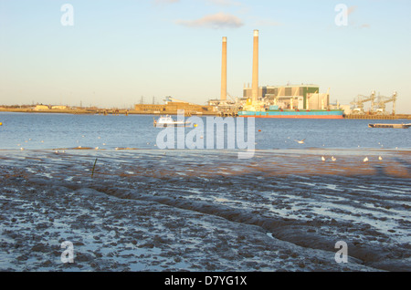 Ansicht von Tilbury B Kraftwerk von Gravesend Stockfoto