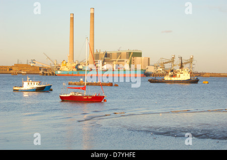 Ansicht von Tilbury B Kraftwerk von Gravesend Stockfoto