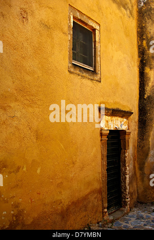 Monemvasia ist eine mächtige mittelalterliche Festungsstadt in Griechenland befindet sich auf einer kleinen Halbinsel vor der Ostküste des Peloponnes. Stockfoto