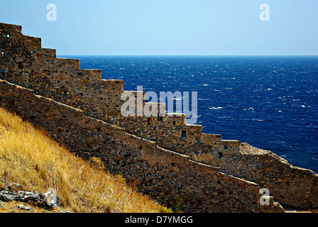 Monemvasia ist eine mächtige mittelalterliche Festungsstadt in Griechenland befindet sich auf einer kleinen Halbinsel vor der Ostküste des Peloponnes. Stockfoto