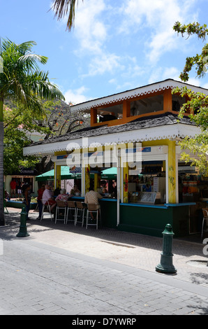 Bar im Freien auf der Einkaufsstraße in Philipsburg, St.Maarten, Niederländische Antillen Stockfoto