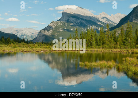 Rundle Mountain von Vermilion See, Banff, Alberta, Kanada Stockfoto