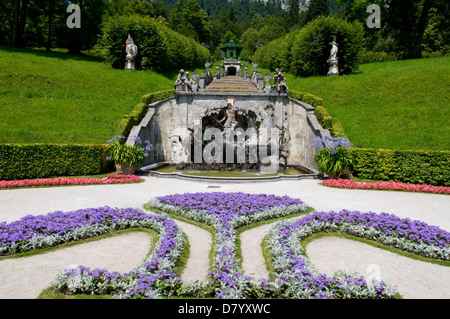 Schloss Linderhof Gärten und Statue von Neptun, Bayern, Deutschland Stockfoto