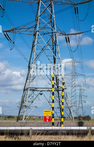 Elektrizität Masten, England, UK Stockfoto