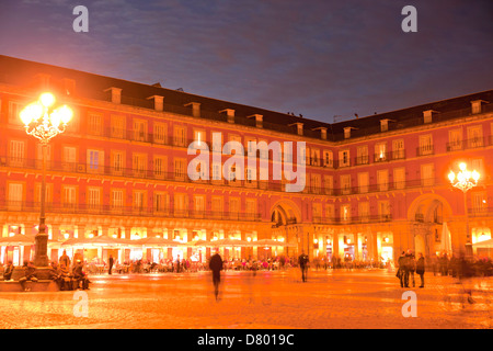 der zentrale Platz Plaza Mayor bei Nacht, Madrid, Spanien, Europa Stockfoto