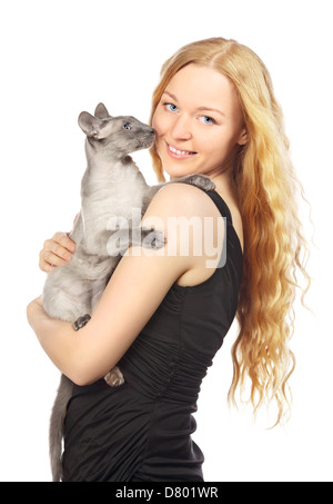 schöne Mädchen mit Katze, isoliert auf weiss Stockfoto