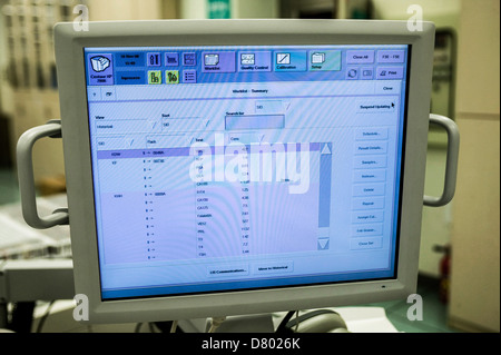 Ein Monitor verwendet, in die Prüfung und Analyse von Blutproben. Stockfoto