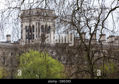 Blick auf London antike Architektur aus dem St. James Park im Winter, London, Vereinigtes Königreich Stockfoto