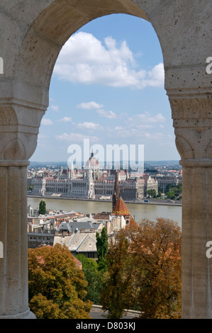 Parlamentsgebäude von Fischerbastei, Buda, Ungarn Stockfoto