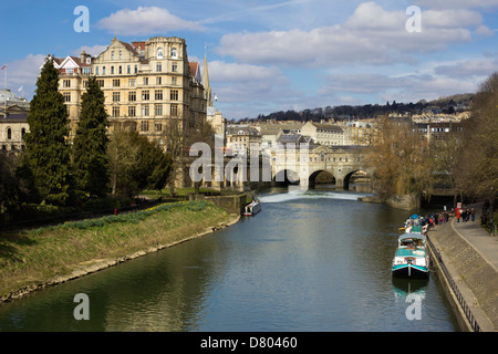 Das Empire Building und Pulteney Brücke über den Fluss Avon Stockfoto