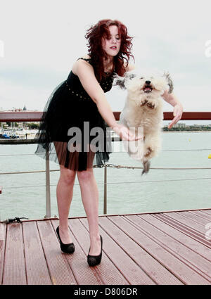 ASHLEIGH BUTLER & PUDSEY PUDSEY: DER FILM. PHOTOCALL. CANNES FILM FESTIVAL 2013 CANNES Frankreich 16 Mai 2013 Stockfoto