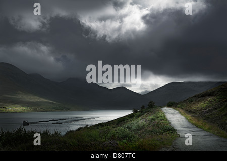 Gewitterwolken über ländliche Landschaft Stockfoto