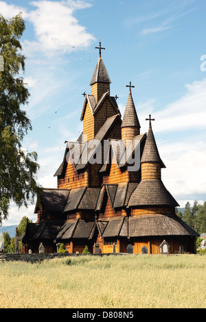 Das Bild des Tveitanbakkane Stabkirche wurde im Sommer in der Provinz Telemark, wenige Kilometer von Notodden erfasst. Stockfoto