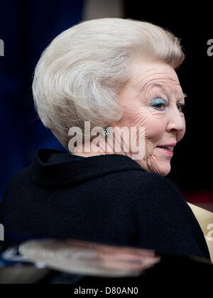 Amsterdam, Niederlande. 16. Mai 2013. Prinzessin Beatrix der Niederlande betreut die Verleihung des Appeltjes van Oranje und die Kroonappels aus der Oranje-Stiftung im königlichen Palast-Amsterdam, Niederlande, 16. Mai 2013. Der König und die Königin sind Schirmherr und Schirmherrin des Oranje-Stiftung. Foto: Patrick van Katwijk / Niederlande und Frankreich, Dpa/Alamy Live-Nachrichten Stockfoto