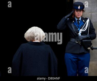 Amsterdam, Niederlande. 16. Mai 2013. Prinzessin Beatrix der Niederlande betreut die Verleihung des Appeltjes van Oranje und die Kroonappels aus der Oranje-Stiftung im königlichen Palast-Amsterdam, Niederlande, 16. Mai 2013. Der König und die Königin sind Schirmherr und Schirmherrin des Oranje-Stiftung. Foto: Patrick van Katwijk / Niederlande und Frankreich, Dpa/Alamy Live-Nachrichten Stockfoto