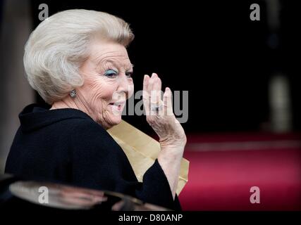 Amsterdam, Niederlande. 16. Mai 2013. Prinzessin Beatrix der Niederlande betreut die Verleihung des Appeltjes van Oranje und die Kroonappels aus der Oranje-Stiftung im königlichen Palast-Amsterdam, Niederlande, 16. Mai 2013. Der König und die Königin sind Schirmherr und Schirmherrin des Oranje-Stiftung. Foto: Patrick van Katwijk / Niederlande und Frankreich, Dpa/Alamy Live-Nachrichten Stockfoto