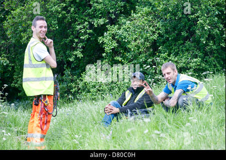 London, UK. 16. Mai 2013. Arbeiter nehmen Sie einen Moment der Entspannung während der Vorbereitungen für die RHS Chelsea Flower Show 2013 Edition Credit: Piero Cruciatti / Alamy Live News Stockfoto