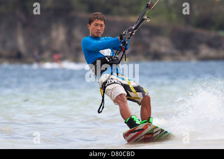 Kiteboarder auf Balabag Beach in Boracay, Philippinen Stockfoto