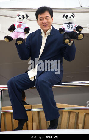 Cannes, Frankreich. 16. Mai 2013. Jackie Chan Cannes Filmfestival 2013 - Fototermin für "Skiptrace". Bildnachweis: James McCauley / Alamy Live News Stockfoto