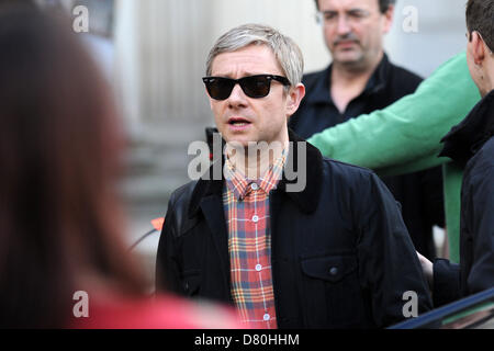 Cardiff, Wales, UK. 16. Mai 2013.   BBC-Show Sherlock wird Cardiff Universität Glamorgan Gebäude an König Edward VII Avenue, Cardiff gedreht.  Bild zeigt Martin Freeman, der Arzt John Watson spielt.  Bild: Matthew Horwood/Alamy Live-Nachrichten Stockfoto