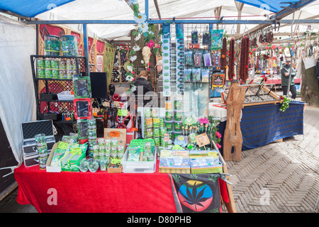 Amsterdam, Niederlande - stall auf dem Blumenmarkt, Verkauf von Cannabis und Drogen-verwandte Produkte Stockfoto