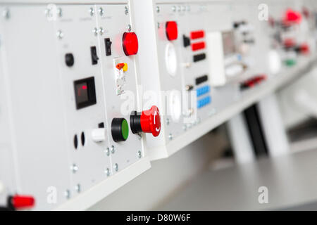 Labor-Panel bereit für die Prüfung elektrischer Geräte Stockfoto