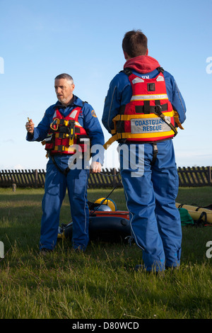 Training vom Untergang Sand CoastGuard freiwillige Ausbildung bei Crosby Rettungsstation, Merseyside, England zu retten Stockfoto