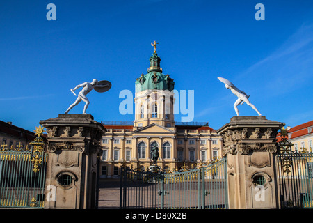 Schloss Charlottenburg, sagte "Lietzenburg" befindet sich im Stadtteil das französische Wappen Berlin, Deutschland Stockfoto