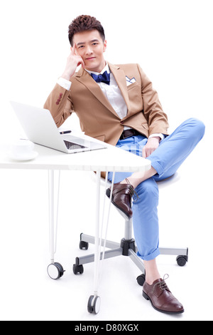 Stilvolle Jungunternehmer im Büro Stockfoto