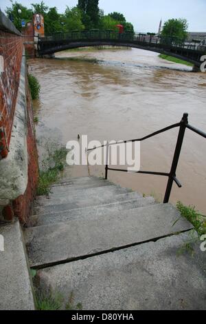 Vicenza, Italien. 16. Mai 2013.   Fluss Bacchiglione in Flut und die Stadt von Überschwemmungen bedroht.  Das Wasser-Niveau weiter zu wachsen und einige Häuser sind bereits überflutet Credit: FC Italy / Alamy Live News Stockfoto