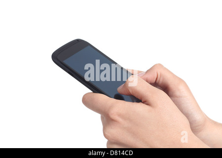 Frau Hände halten und berühren einen Handy-Bildschirm mit ihrem Daumen auf einem weißen Hintergrund isoliert Stockfoto