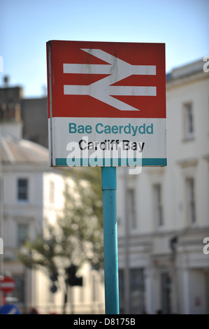 Das Schild am Cardiff Bay Bahnhof. Stockfoto