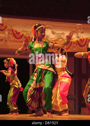 Indische Tänzerinnen Diwali Kulturfestival Stockfoto