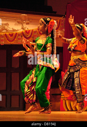 Indische Tänzerinnen Diwali Kulturfestival Stockfoto