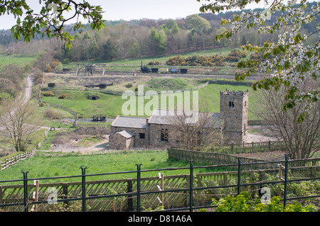 Blick über Beamish Museum, Eston Kirche und Pockerly wagonway mit Dampfzug in Abstand North East England Großbritannien Stockfoto