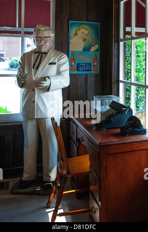 Der Oberst in seinem Büro, Erholung am Harland Sanders Cafe und Museum in Corbin, Kentucky Stockfoto