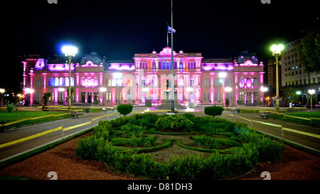 Nachtzeit eine der Casa Rosada, argentinische Präsidentenpalast in Buenos Aires. Stockfoto