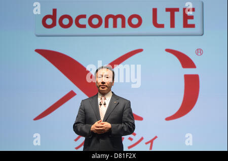 15. Mai 2013, spricht Tokyo, Japan - Kaoru Kato, President und Chief Executive Officer von NTT Docomo Inc., bei einer Pressekonferenz in Tokio am 15. Mai 2013. Japans größte Mobilfunkanbieter enthüllt seine 2013 Sommer-Lineup von 11 Modelle, darunter neun Smartphones, eine Tablette. (Foto: AFLO) Stockfoto