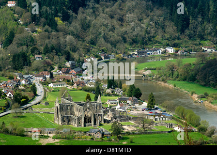 Tintern Abbey und Wye Valley aus der Teufel Kanzel Sicht Offas dyke Path Gloucestershire, England Stockfoto