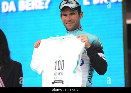 Treviso, Italien. 16. Mai 2013.  Mark Cavendish gewinnt Etappe 12 der Giro d ' Italia Longarone nach Treviso. Der Sieg markiert seine 100 Karriere zu gewinnen. Bildnachweis: Action Plus Sport Bilder/Alamy Live News Stockfoto