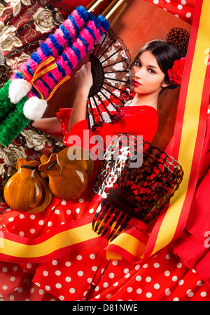 Flamenco-Frau mit Torero und typische Spanien Espana Elemente wie Kastagnetten-Fan und Kamm Stockfoto