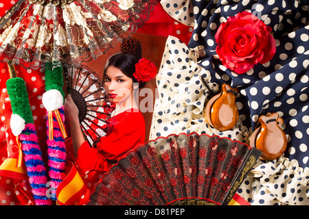 Flamenco-Frau mit Torero und typische Spanien Espana Elemente wie Kastagnetten-Fan und Kamm Stockfoto