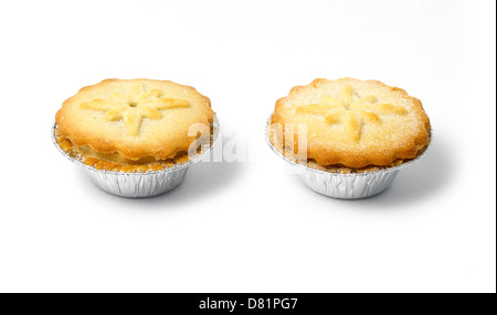 Mince Pies vor einem weißen Hintergrund ausschneiden Stockfoto