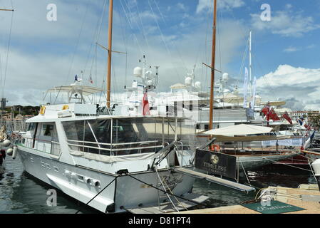 Luxus-Motoryachten an der Croisette bei 66 Filmfestspielen in Cannes, Frankreich, am 15. Mai 2013 Stockfoto