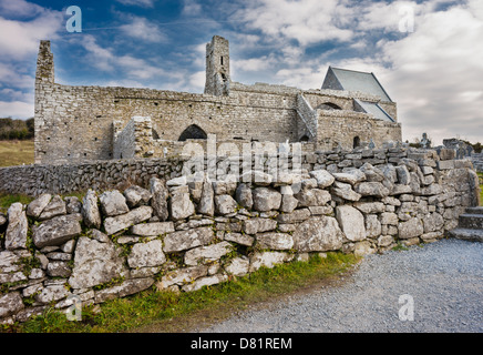Corcomroe Abbey, ein verlassener 13. Jahrhundert Zisterzienserkloster in die Burren, County Clare, Irland Stockfoto