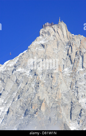 Telepherique (Seilbahn) und der oberen Plattform am Gipfel Aiguille du Midi (3842 m), Chamonix Mont Blanc, Frankreich Stockfoto