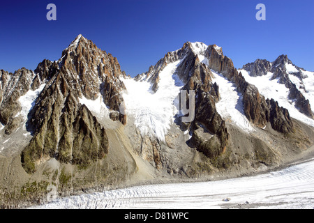 Aiguille du Chardonnet (links), Aiguille d Argentiere (rechts) und Gletscher d Argentiere, Mont-Blanc-Massiv, Frankreich Ar Stockfoto