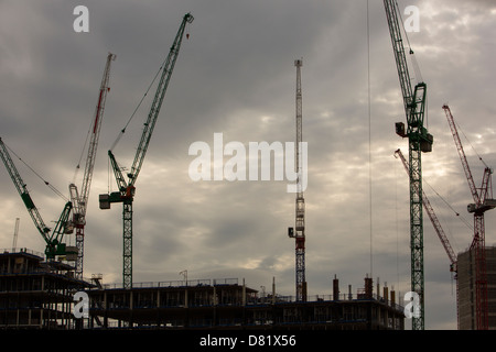 Krane, bauen neue Hochhäuser hinter Kings Cross, London, UK. Stockfoto