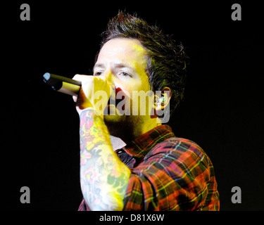 Pierre Bouvier Simple Plan führt auf der Bühne das Air Canada Centre Toronto, Kanada - 19.02.12 Stockfoto