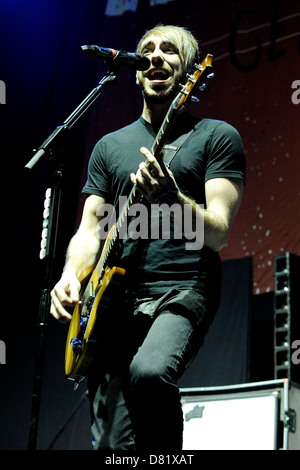 Alex Gaskarth All Time Low führt auf der Bühne als Unterstützung für Simple Plan im Air Canada Centre eröffnet. Toronto, Kanada- Stockfoto